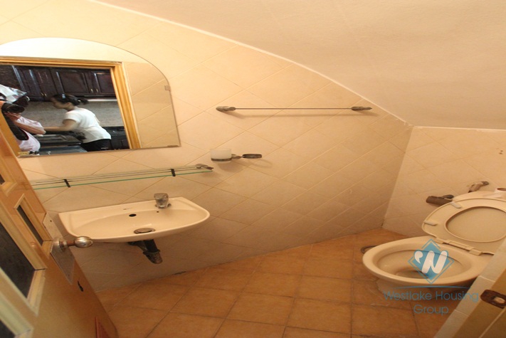 Cheap house for rent in Dang Thai Mai st, Tay Ho, Ha noi